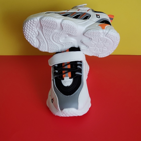 Kids sneakers - Picture 2 of 16